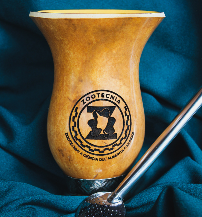 Cuia para Chimarrão +bomba ambas com gravação do símbolo da Zootecnia 