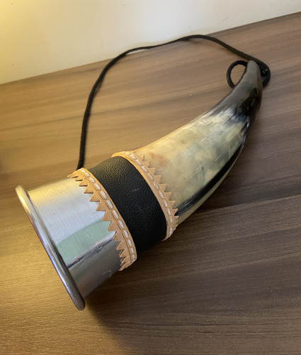 Copo Viking em Chifre de Boi Natural 