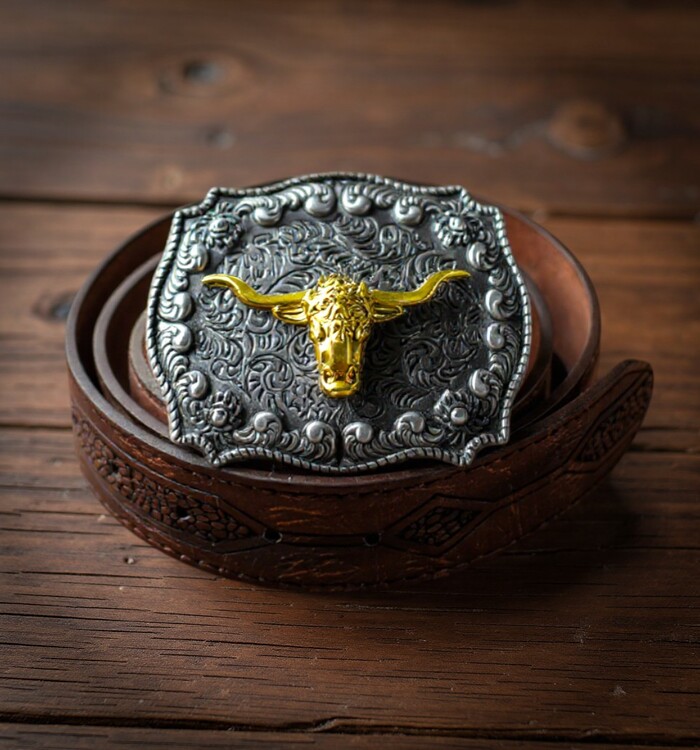 Cinto Country com fivela robusta e trabalhada